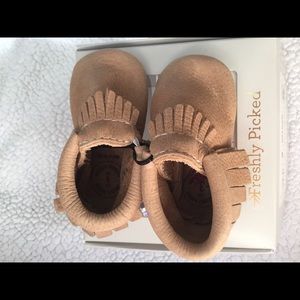 Freshly Picked Moccasins- Weathered Brown Size 3
